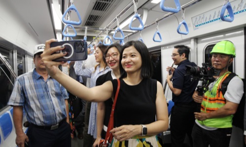 TP. Hồ Chí Minh: Chạy thử nghiệm tuyến metro số 1 chào mừng kỷ niệm 49 năm Ngày Giải phóng miền Nam, thống nhất đất nước